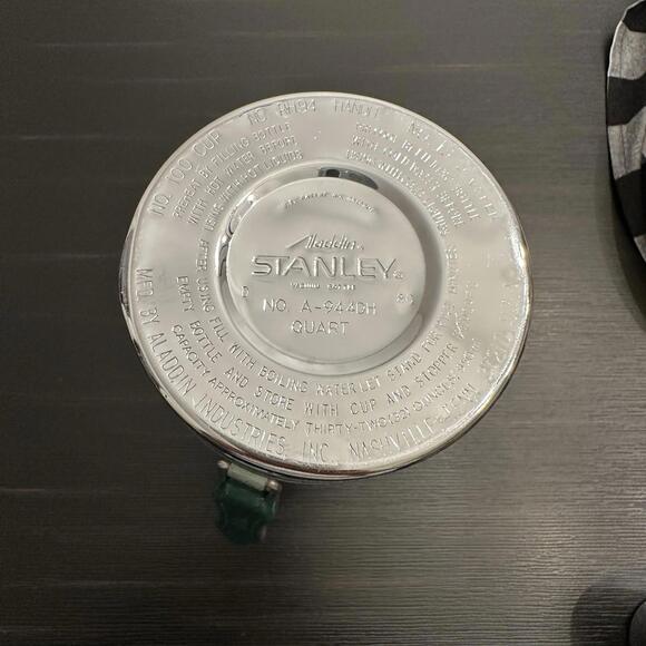 Vintage Stanley Aladdin Unbreakable Vacuum Bottle Thermos A-944DH Quart VGC - Picture 9 of 10
